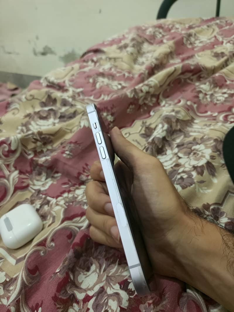 Apple iPhone 14 plus 3