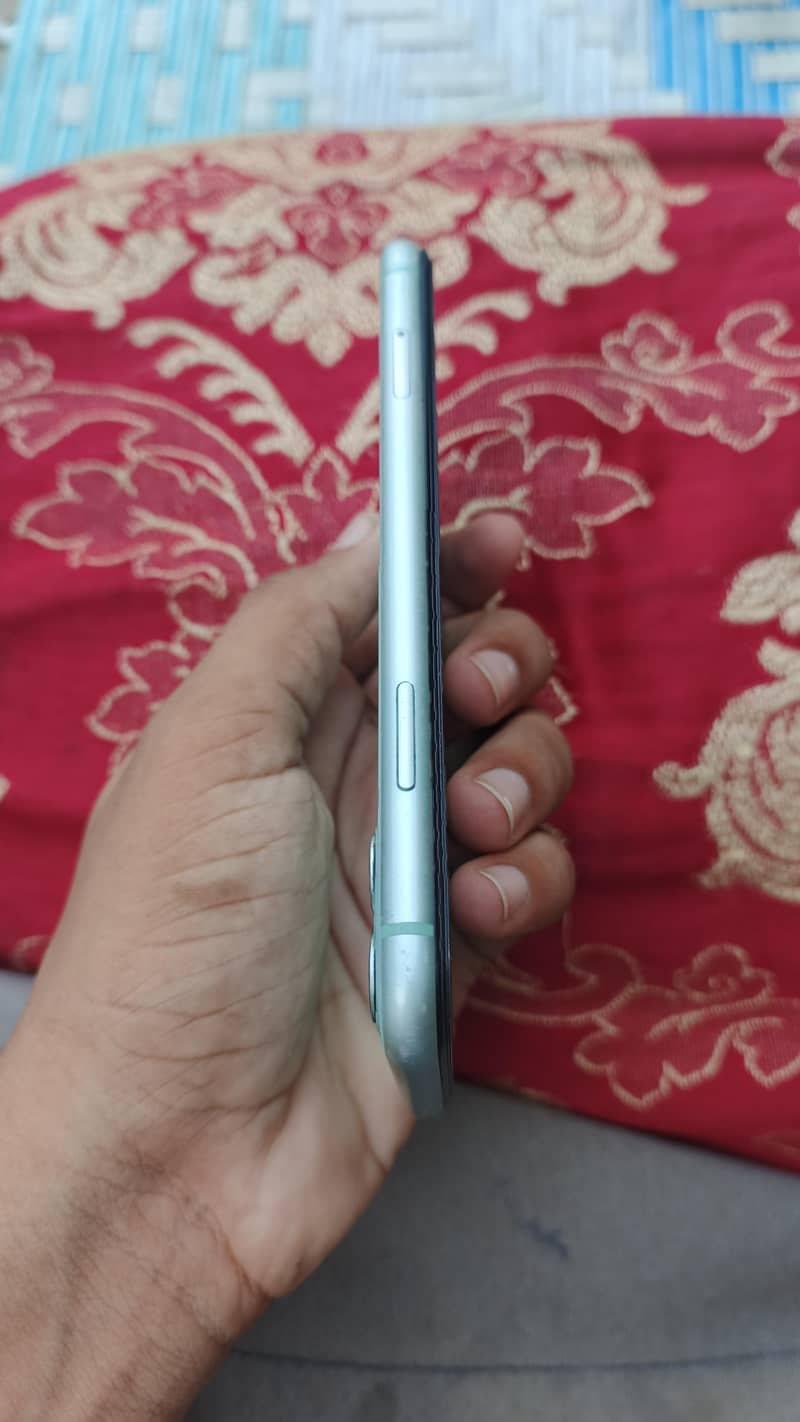 Apple iPhone 11 3