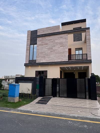 5 Marla Modern House For Sale in Bahria Nasheman