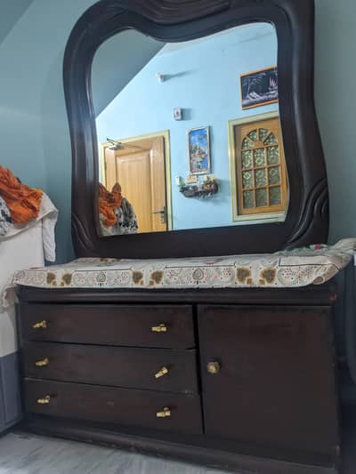 Dressing table
