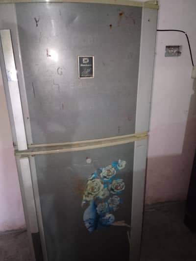 dowlance refrigerator for sale contact. no. 03007279106 Altaf rabani