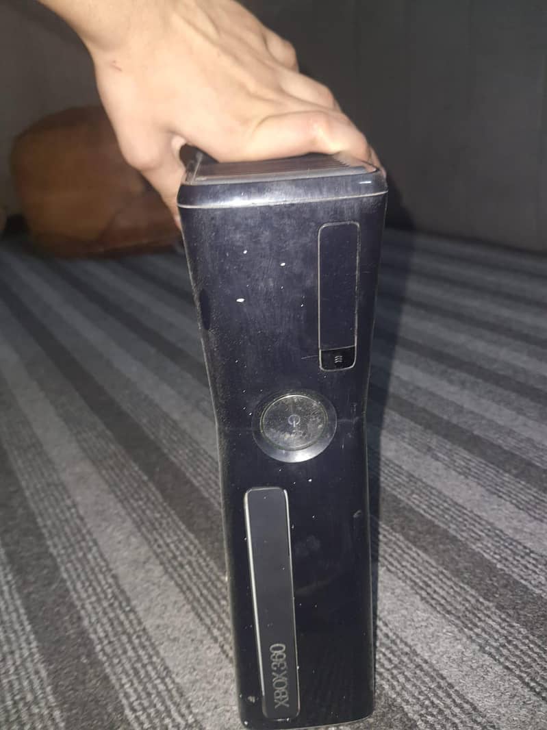 Xbox 360 slim model 2