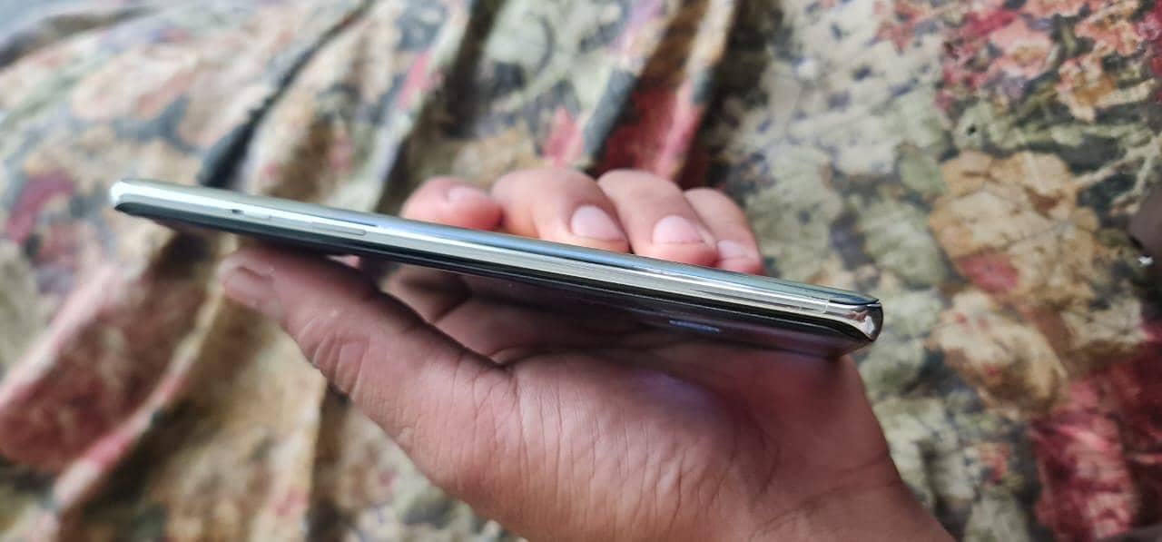 One Plus 8 5G 4