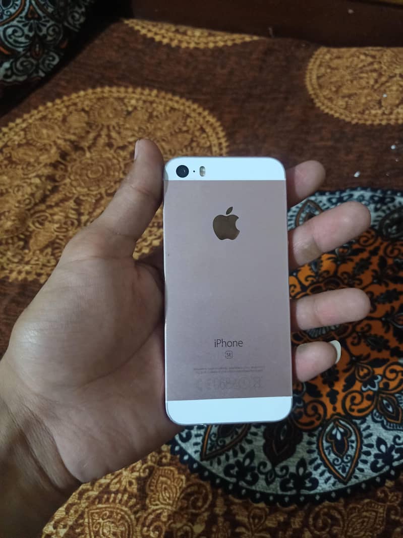 Apple iPhone 5se 0