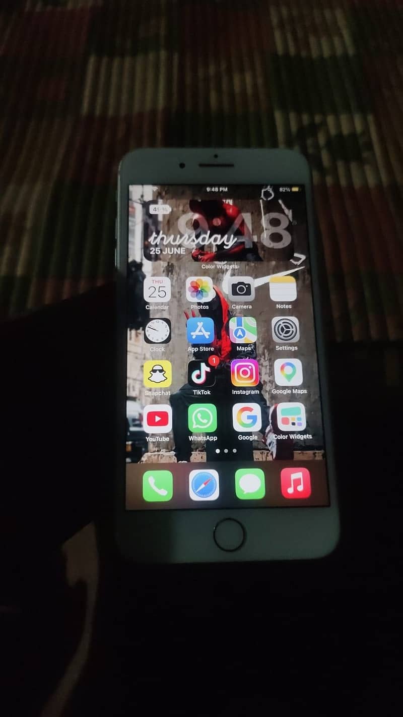 Apple iPhone 8 Plus 1