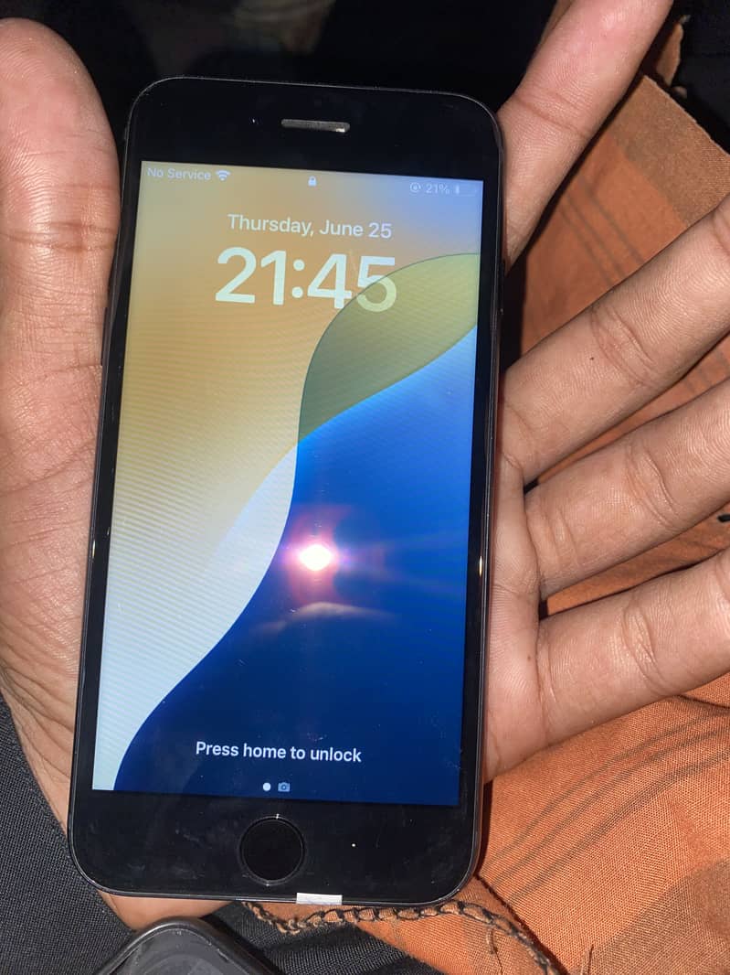 Apple iPhone SE 3rd Generation 7