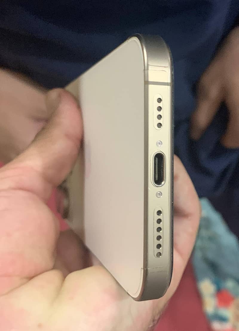 Apple iPhone 16 Pro Max 3