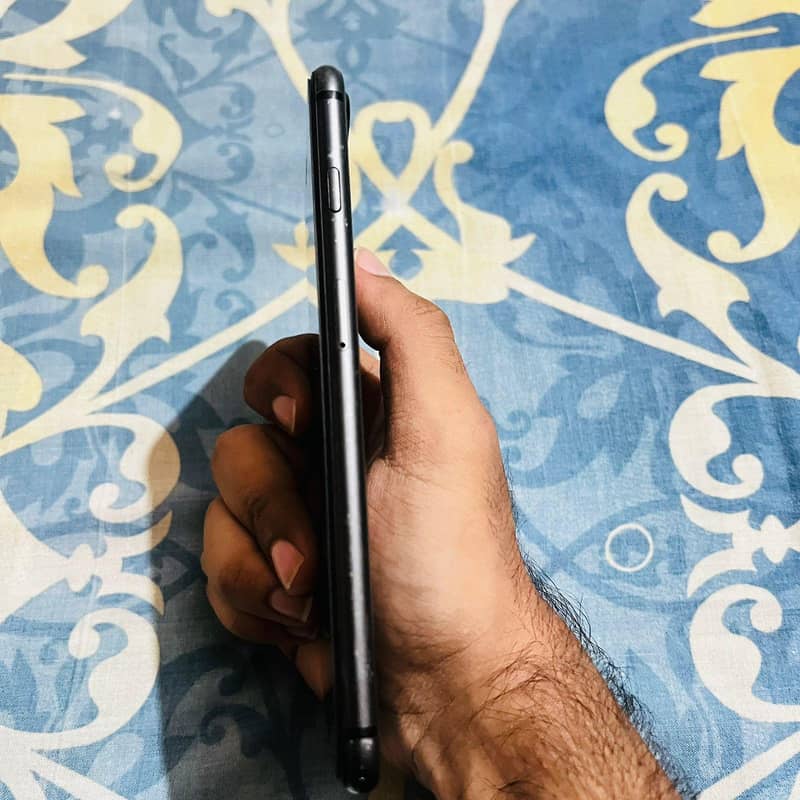 Apple iPhone 8 Plus 1