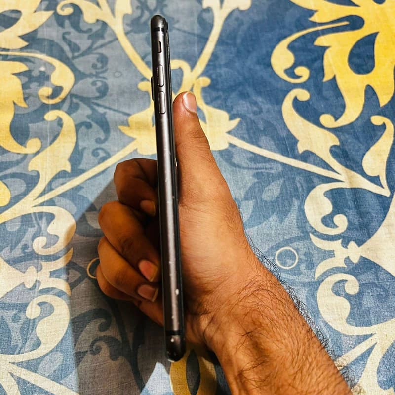 Apple iPhone 8 Plus 3