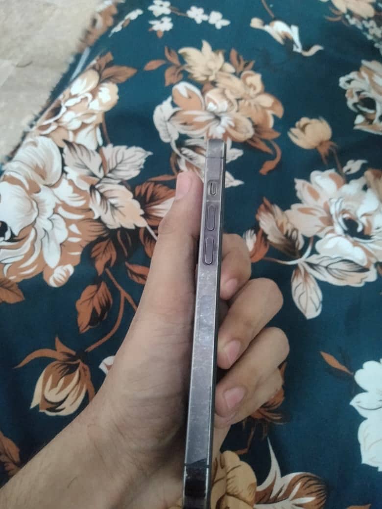 Apple iPhone 14 Pro 4
