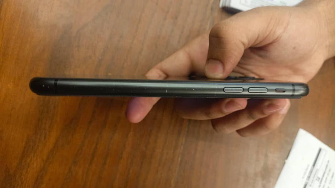 Apple iPhone 11 3