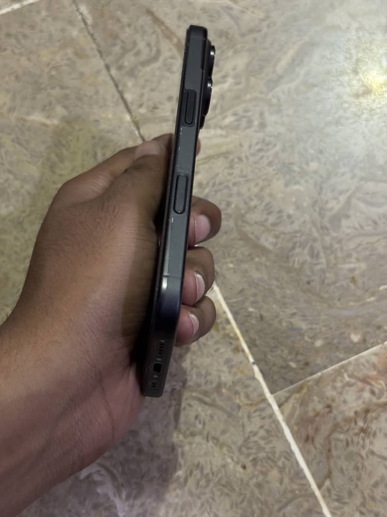 iPhone 16 Pro 3