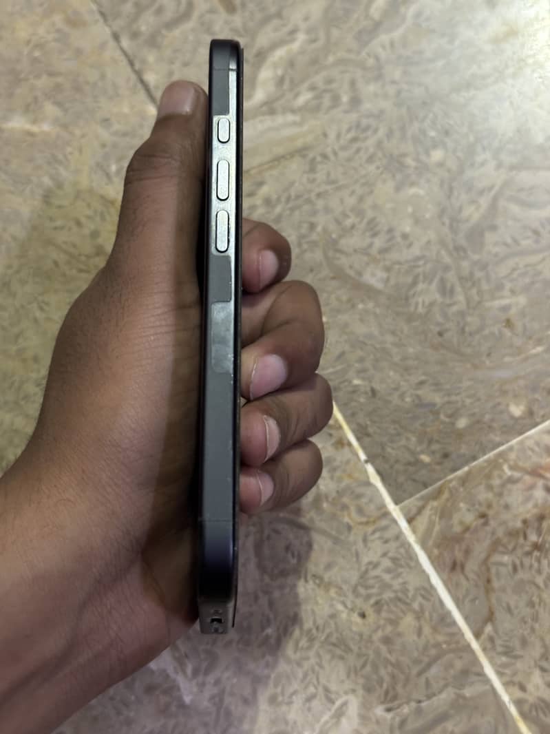 iPhone 16 Pro 4