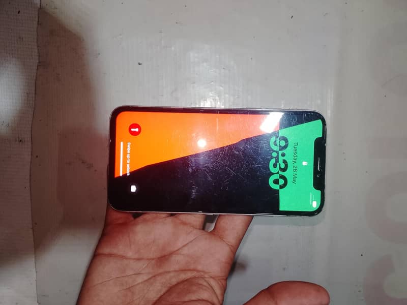 Apple iPhone X 4