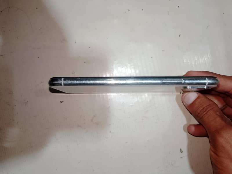 Apple iPhone X 5
