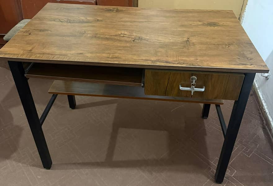 Wooden Office/Laptop/Computer/Gaming/Study Table 0
