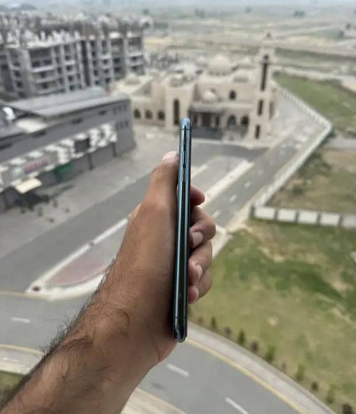 Apple iPhone 11 Pro Max 1