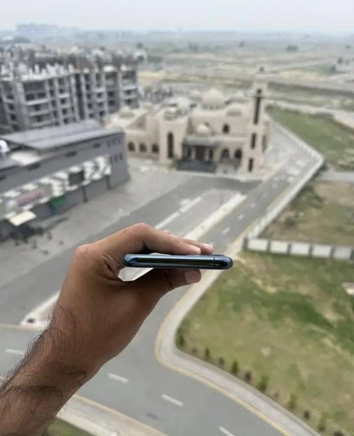 Apple iPhone 11 Pro Max 3