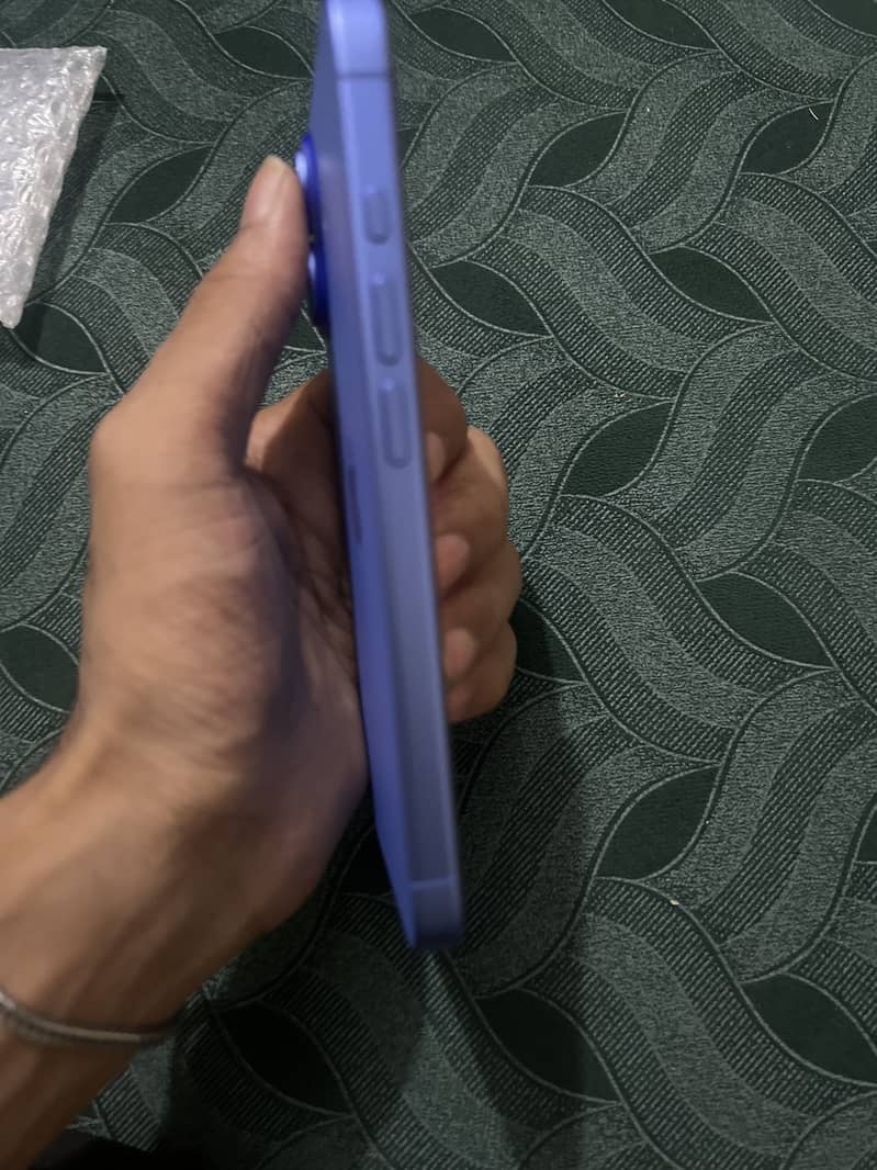 Apple iPhone 16 1