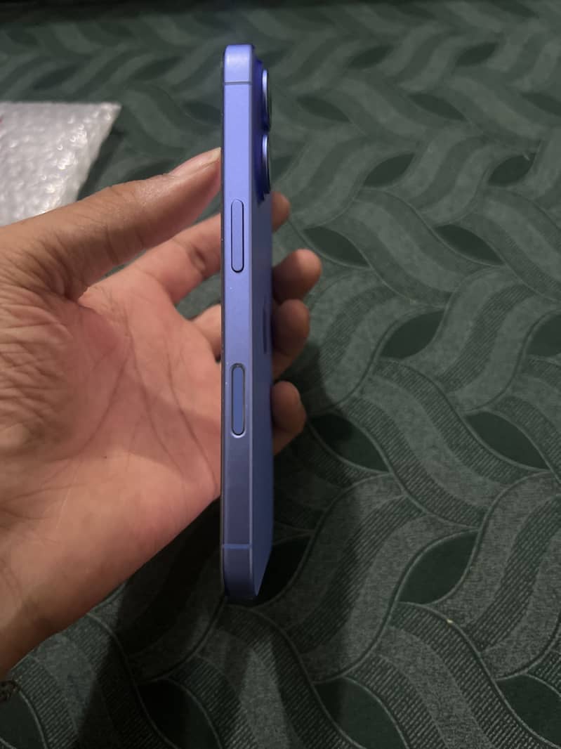 Apple iPhone 16 2