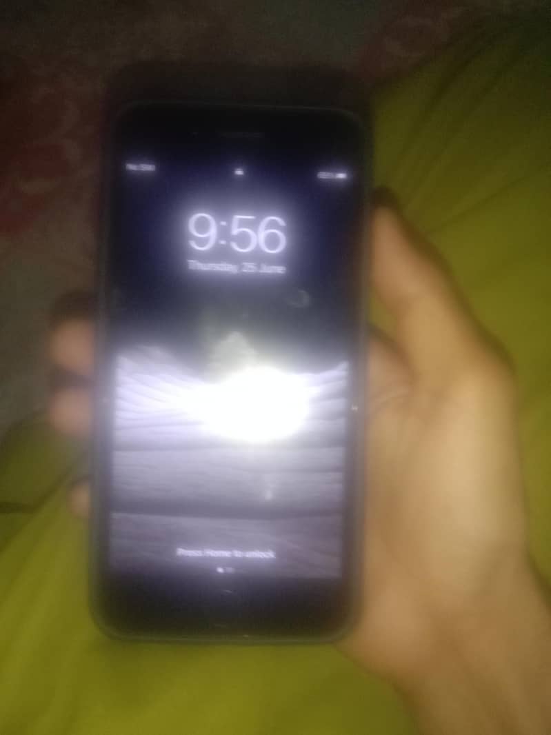 Apple iPhone 7 Plus 0