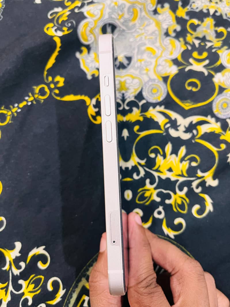 Apple iPhone 14 4