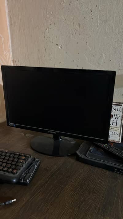 Samsung Smart LED Monitor 16 iches