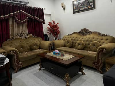 Luxury Sofa Set (3+2+1) with Center Table – Excellent Condition