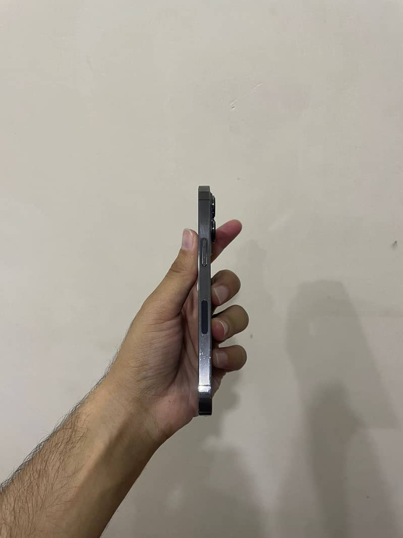 Apple iPhone 13 Pro 4