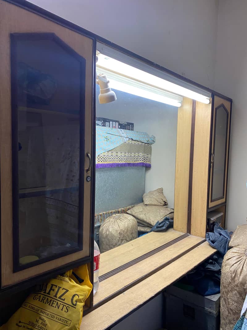 Dressing table with lights 0