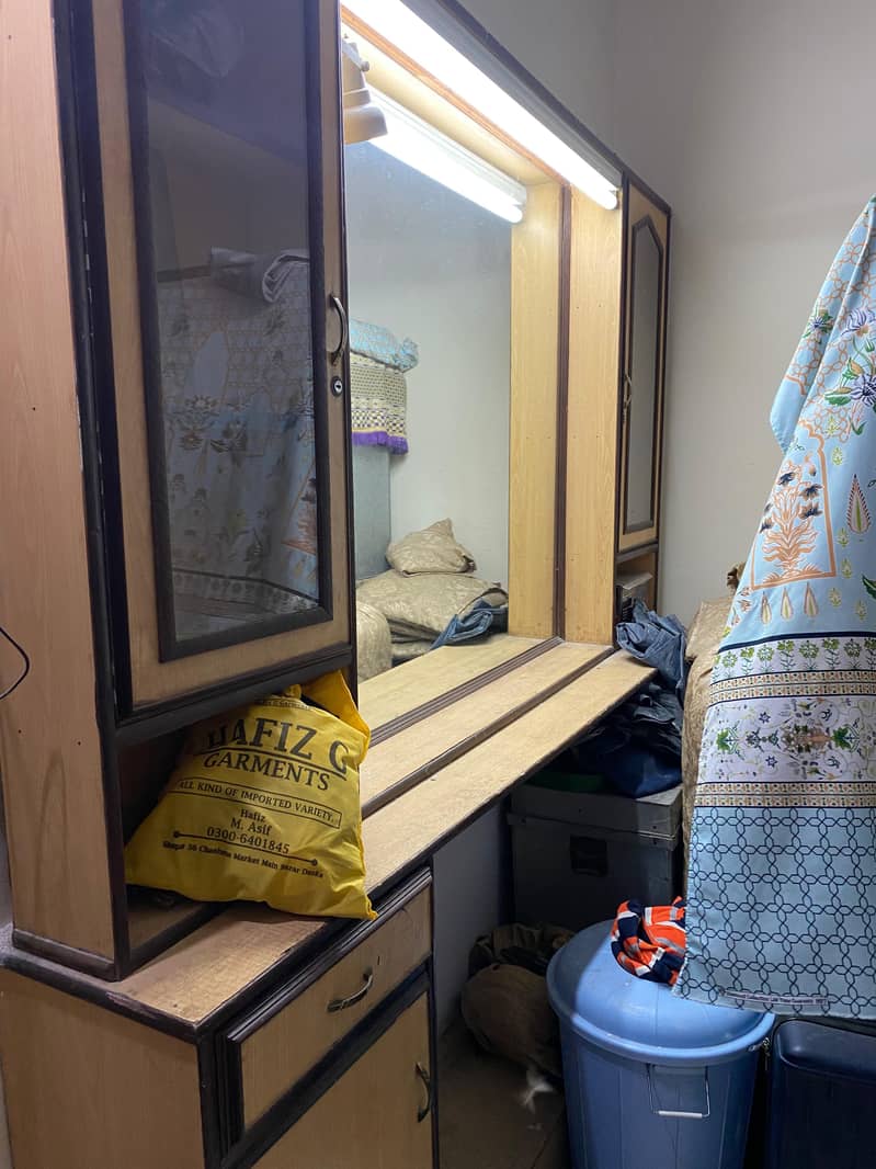 Dressing table with lights 2