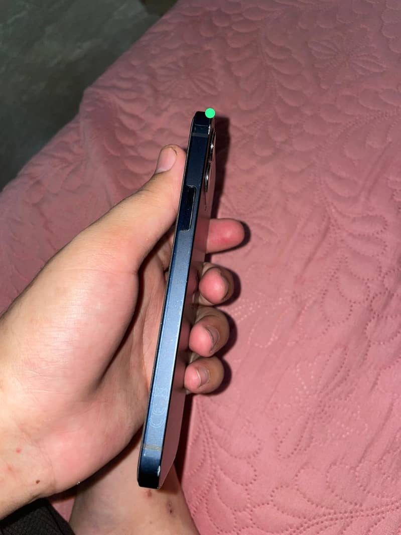 Apple iPhone 12 3