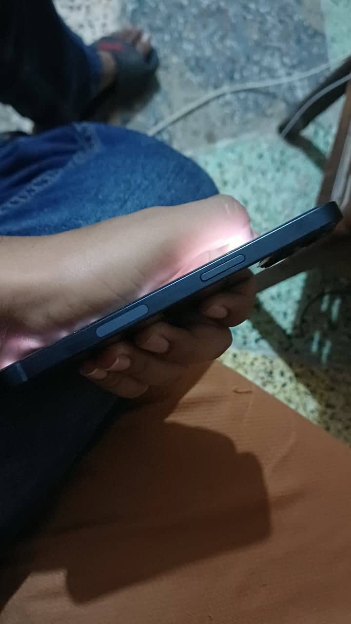 Apple iPhone 13 2