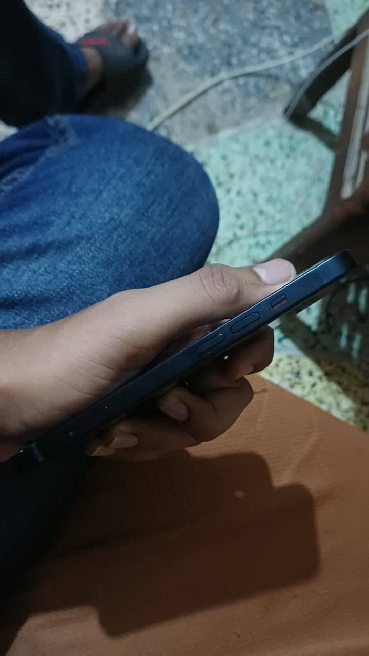 Apple iPhone 13 4