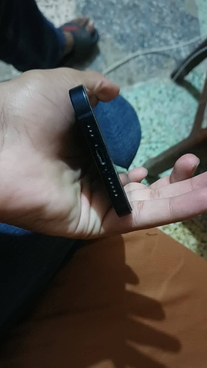 Apple iPhone 13 5