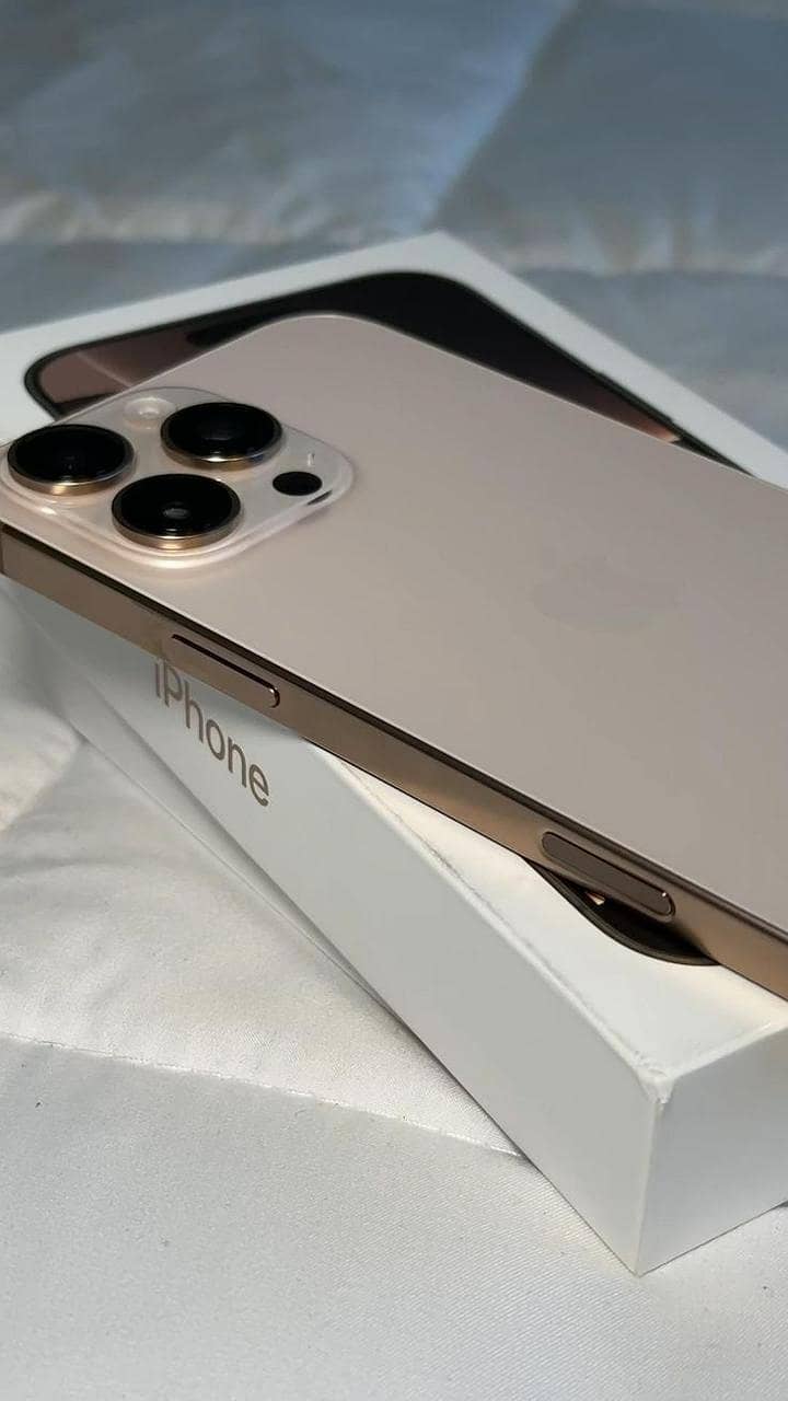 Apple iPhone 16 Pro Max 0