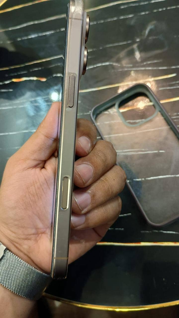 Apple iPhone 16 Pro Max 3