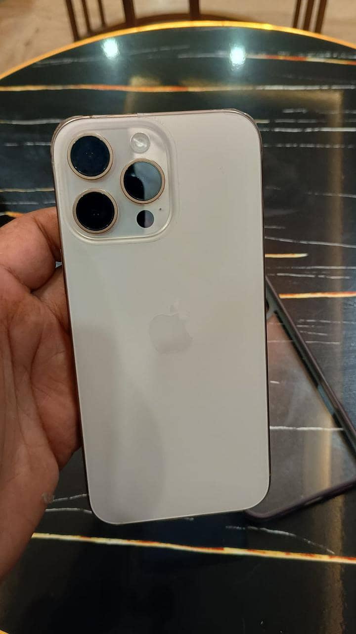 Apple iPhone 16 Pro Max 4