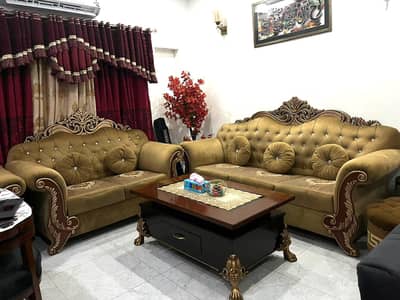 Luxury Sofa Set (3+2+1) with Center Table – Excellent Condition