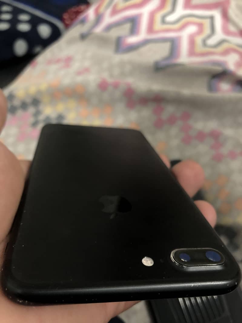 Apple iPhone 7 Plus 1
