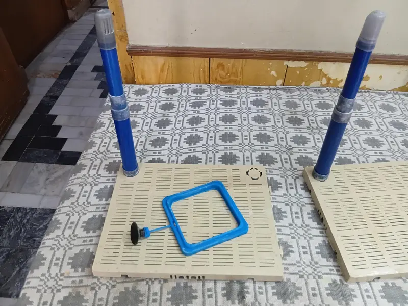fish aquarium gravel filter tray with feed holder