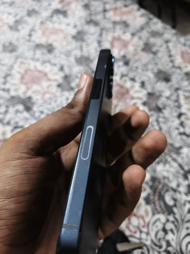 Apple iPhone 13 2