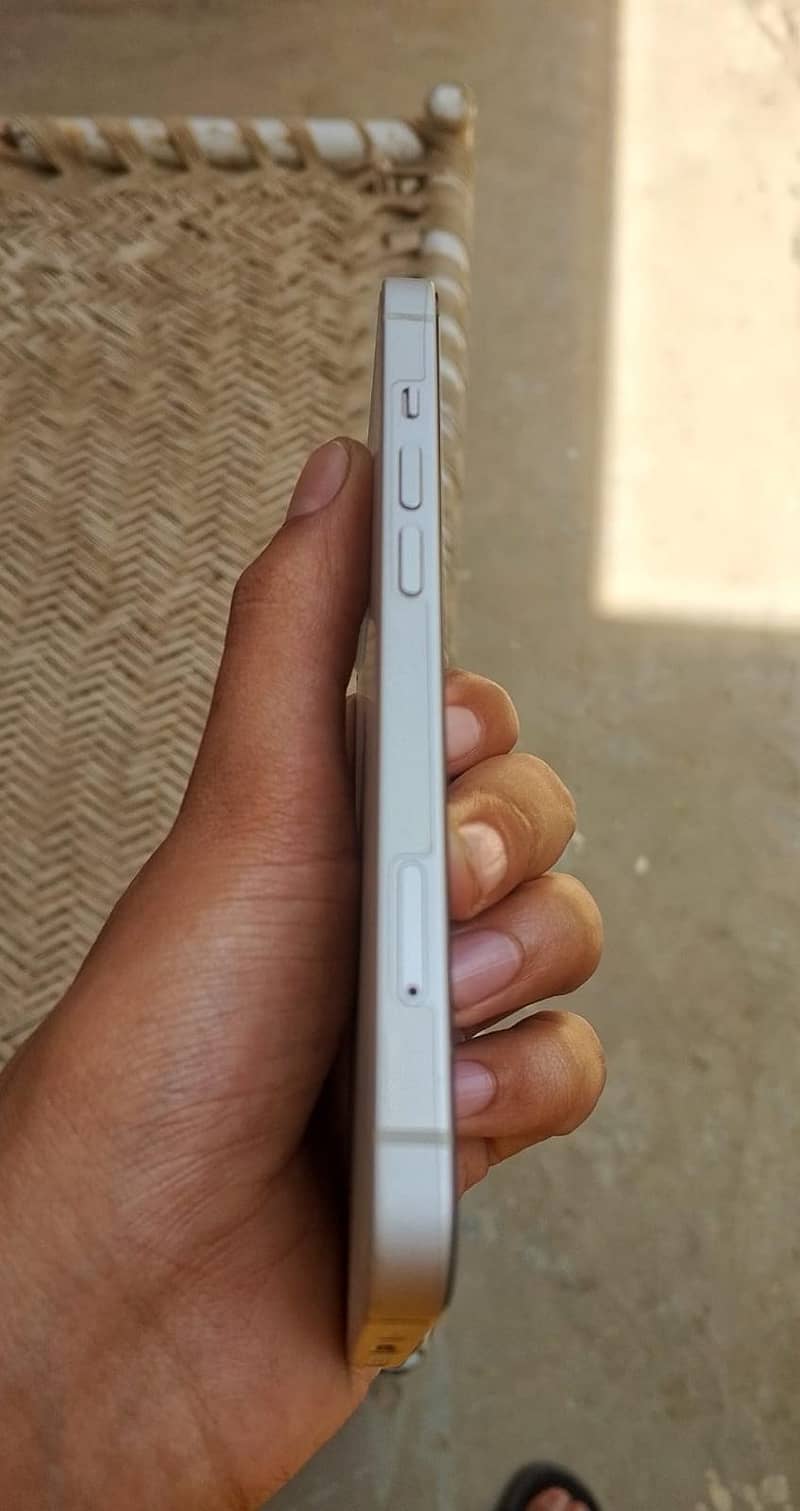 Apple iPhone 13 1
