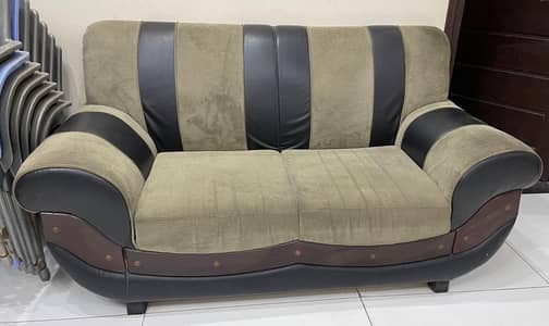 6 seater sofa set in Eden valley canal road Faisalabad