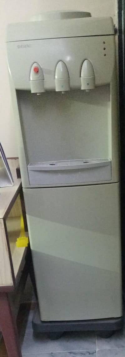Orient dispenser
