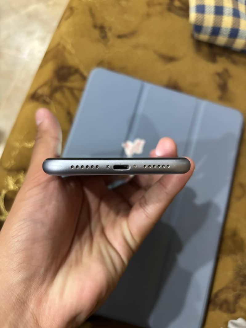 Apple iPhone 11 3