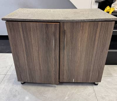Isstari stand (iron stand)