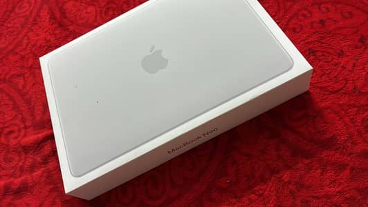 Macbook Neo Silver