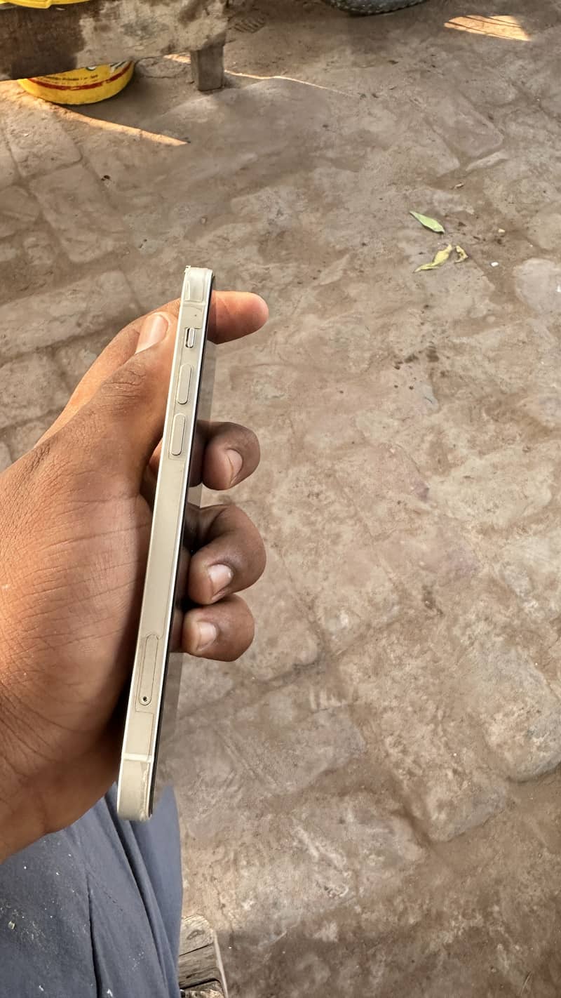 Apple iPhone 12 3