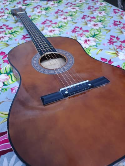 Acoustic Guitar Excellent condition for beginners and experts